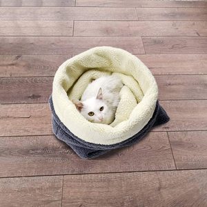 Oval Pet Sleeping Bag Faux Fur Soft Cat Bed Warm Enclosed Cat House For Winter Use - Product Image 2