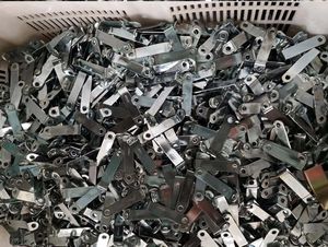 Abrazadera <span class=keywords><strong>de</strong></span> manguera aislada acolchada <span class=keywords><strong>de</strong></span> goma tipo P <span class=keywords><strong>de</strong></span> <span class=keywords><strong>hierro</strong></span> galvanizado a <span class=keywords><strong>precio</strong></span> bajo al por mayor - Product Image 2