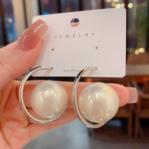 <span class=keywords><strong>Orecchini</strong></span> a C con <span class=keywords><strong>Perle</strong></span> in Stile Coreano per Donne e Ragazze, Accessori di Moda Trendy - Product Image 3