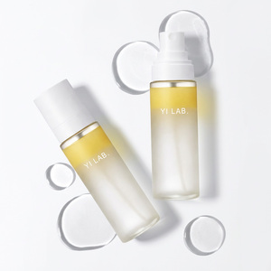 Sérum Coreano Bi-Fásico en Bruma con Vitamina C Hidratante y Colágeno Profundo para Piel Seca y Fijación de Maquillaje Efecto Piel de Cristal - Product Image 3