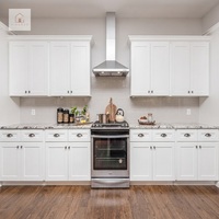 Armoire de cuisine blanche sur mesure de style américain classique XINGRUO avec boutons métalliques ronds pour cuisine fermée de villa nord-américaine