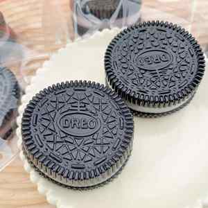 ของเล่นบีบคลายเครียดแบบยูนิเซ็กซ์ รูปทรงบิสกิต ดีไซน์เน็ตเรด พร้อมดินน้ำมันสัมผัสนุ่ม ของเล่นบีบคลายเครียด - Product Image 1