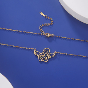 Collana in Acciaio Inossidabile Placcato Oro per la Festa della Mamma, con Ciondolo Angelo Mamma che Tiene il Bambino, Regalo per Bambini - Product Image 5
