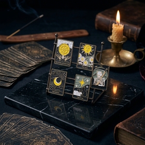 Broche en émail Gothique <span class=keywords><strong>Tarot</strong></span> Soleil Lune Étoile Squelette <span class=keywords><strong>Mort</strong></span> Carte de <span class=keywords><strong>Tarot</strong></span> Épingle de revers Badge en métal Vêtements Bijoux Mystiques Vente en gros - Product Image 3