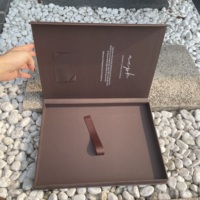 Boîtes cadeaux rigides pliantes magnétiques de luxe texturées avec logo en feuille, format A4, production rapide du fabricant, haute qualité