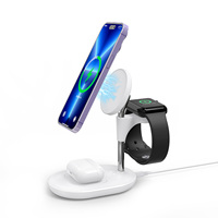 Produk penjualan terbaik 2025 pengisi daya nirkabel multifungsi 3 in 1 dudukan Desktop Pengisian daya Cepat magnetik kuat untuk iPhone