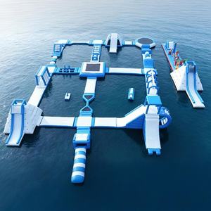 Parc aquatique gonflable personnalisé avec tyrolienne en vinyle pour jeux de défis aquatiques par Cheer Amusement - Product Image 1