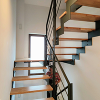 Escalier suspendu sur mesure, module d'escalier flottant, marche d'escalier invisible, structure en acier invisible pour villa