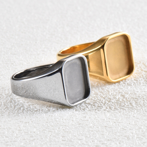 Мужское ювелирное изделие для самостоятельного изготовления: круглое кольцо-сигнет с гравировкой на заказ, позолоченное 18-каратным золотом, с каналами для инкрустации - Product Image 1