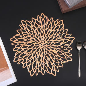 Napperon en simili-cuir PVC métallique évidé à fleurs dorées napperons de décoration de table pour doublure de table maison restaurant - Product Image 2