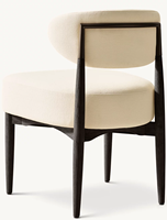 Chaise d'appoint de luxe de style mid-century, rembourrée en tissu, dossier profilé, coussin épais, pieds fins en chêne, support en métal, chaise de salle à manger