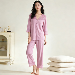 PJ-1455 ชุดนอนสตรีแขนสามส่วนผ้าซาตินทรงหลวมสีชมพูคอรัลชุดอยู่บ้าน - Product Image 2