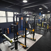Cage de musculation commerciale multifonctionnelle avec barre de traction et rangement pour plaques – Équipement de musculation pour salle de sport