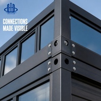 Maison mobile moderne, maison modulaire en conteneur avec façade en verre, terrasse sur le toit et escalier extérieur