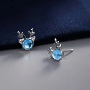 Orecchini a perno con animali adorabili in argento 925 con cristalli blu e strass incastonati a castone per donna, da indossare tutti i giorni - Product Image 5