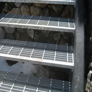 Escada galvanizada para piso de escadas, grade de aço resistente, grade redonda, piso de grade, piso, calçada, grade de escadas