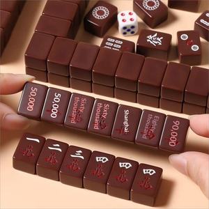 ชุดไพ่นกกระจอกหยก รุ่นใหม่ แบบพกพา ขนาดเล็ก กล่องสวยงาม สีมาการอง กาแฟ ช็อกโกแลต สำหรับเดินทาง จัดส่งฟรี - Product Image 1