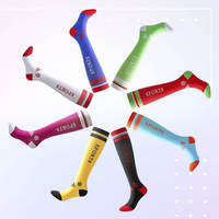 Chaussettes de compression personnalisées en gros pour femmes et hommes, multicolores, à motifs amusants, avec lettres imprimées, pour la course et le cyclisme