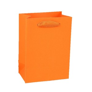 Sac en papier non couché de style européen avec poignée en coton sur mesure, aspect minimaliste pour l'emballage des magasins de sous-vêtements et de chaussures - Product Image 5