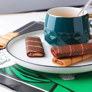 Venta al por mayor dulce chocolate y queso sabor crujiente rollo sándwich galleta caja de peluche 100g - Product Image 6