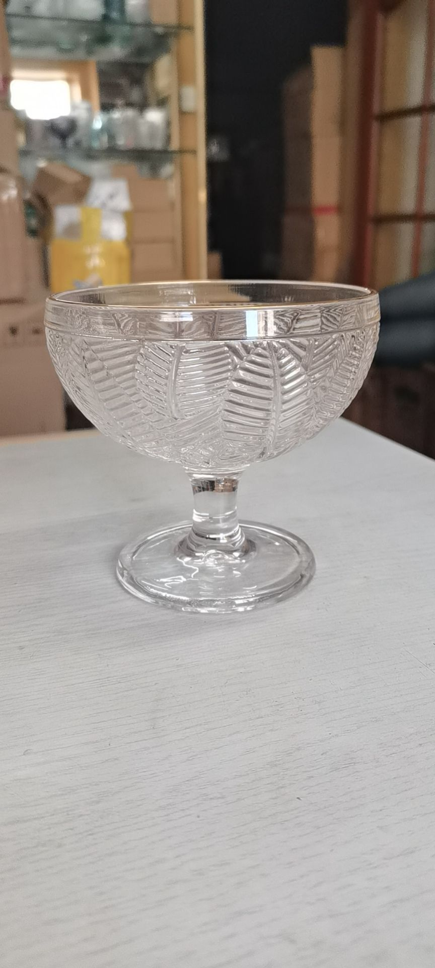 Feuille de couleur transparente de bord d'or