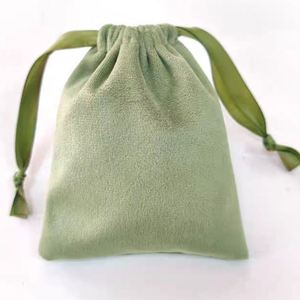 Pochette en velours doux avec cordon de serrage et logo personnalisé, sac à bijoux en suède avec pompon, emballage cadeau recyclable et écologique - Product Image 4