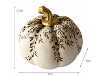 Élégante décoration citrouille crème et blanche avec veines dorées, figurine en résine peinte à la main, tige dorée, centre de table récolte d'automne