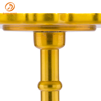 Table d'appoint de luxe dorée avec bord festonné, piétement ondulé en trépied, table d'appoint élégante pour hôtel, villa, projet, mobilier de salon