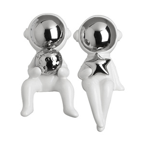Décoration de meuble TV Behanmei, astronaute créatif, en porcelaine blanche plaquée argent, artisanat de luxe léger pour salon - Product Image 5