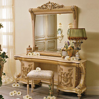 Ensembles de chambre à coucher de style européen lits à baldaquin King Size de luxe à baldaquin en bois massif antique doré royal pour meubles de maison