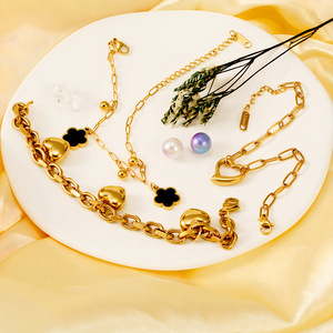 <span class=keywords><strong>Bracelet</strong></span> en acier inoxydable anti-ternissement pour femme, style français, bijoux de luxe de niche, en stock, directement de l'usine - Product Image 1