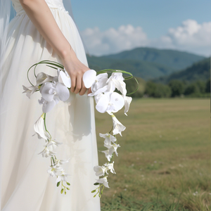 H377 Bouquet de mariée élégant en fleurs de Phalaenopsis cascade pour la cérémonie de mariage et l'enregistrement de mariage, bouquet à main - Product Image 2