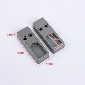 Support mural GQK en alliage d'aluminium pour tube carré, avec bride, non amovible, pour rail amortisseur simple - Product Image 1