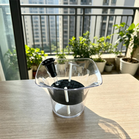 Pot de plante transparent élégant de style tulipe avec bord évasé et système d'irrigation passif pour la décoration de bureau
