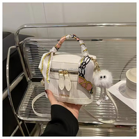 2026 Neue Mini-Bucket-Bag mit Anhänger Damen-Modetasche Niedliche Mädchen-Schultertasche