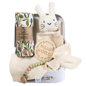 Baby Gift Boy Girl 100% Cotton Handmade Newborn Gift Set 0 Months Rattle Toy Teether Burp Cloth Comforter Baby Set Gifts Shower