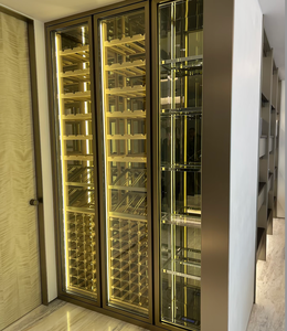 خزانة نبيذ أنيقة مخصصة مع أرفف معدنية ذهبية وغلاف زجاجي لأثاث الترفيه المنزلي - Product Image 5