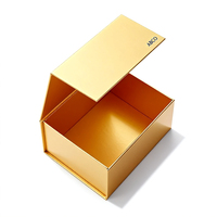 Boîte cadeau pliante de luxe personnalisée en carton et en carton ondulé avec aimants, doublure en éponge, logo en relief pour vêtements, cadre photo