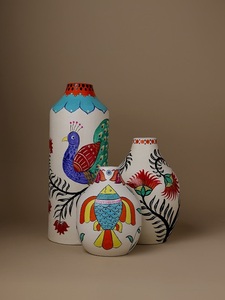 Vase décoratif en céramique peint à la main Madhubani Peacock, artisanat de poterie, récipient en poterie artisanale avec des motifs artistiques folkloriques complexes - Product Image 5