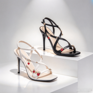 Sandalias de tacón de aguja con tira al tobillo para mujer, punta cuadrada abierta, decoración de piedras en forma de corazón, tacón slingback de charol negro - Product Image 1