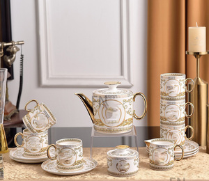Service à café de luxe en porcelaine fine blanche, style européen, 15 pièces, avec bordure dorée, à prix réduit - Product Image 1