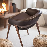 Fauteuil en cuir noir luxueux avec pieds en bois massif, adapté au salon, à la salle à manger, au bureau, à l'hôtel, au restaurant et à la villa