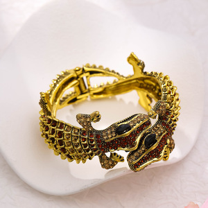 Daisy Y Fashion Vintage Gold Offenes Elastisches Legierungs-Krokodil-Armband Hochwertiges Luxuriöses Diamantverziertes Tierschmuckstück - Product Image 2