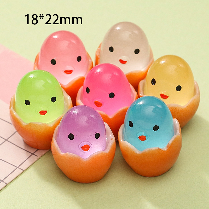 Mixed style glow-in-the-dark hatching chick randomly shipped