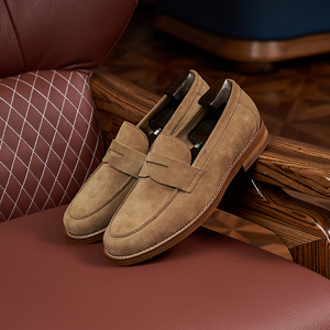 Nouvelles chaussures décontractées rétro personnalisées haut de gamme, fabriquées à la main, en cuir premium et daim de vachette, antidérapantes, chaussures habillées formelles pour hommes - Product Image 2