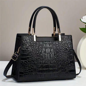 Sac à main fourre-tout en similicuir de luxe pour femme avec fermeture éclair sécurisée, intérieur spacieux, élégant sac à main pour femme, boutique de mode - Product Image 1