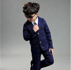 Traje Formal de 3 Piezas para Niño, Chaleco de Punto a Rayas y Pantalones - Product Image 3