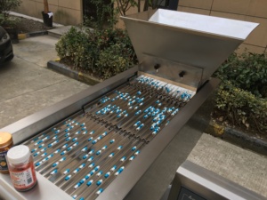 Machine de comptage et d'embouteillage automatique à grande vitesse, équipement électronique de comptage et de remplissage de comprimés et de capsules - Product Image 4