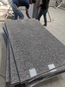 Lapide a Croce in Granito G664 Stile Europeo Monumento Rumeno per Tombe Singole e Doppie nel Cimitero - Product Image 6