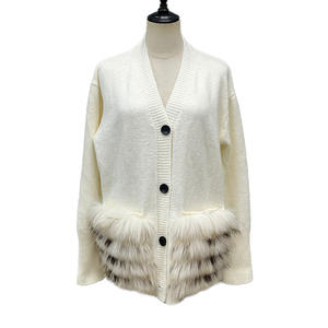 Design personnalisé détachable en fourrure <span class=keywords><strong>v</strong></span>éritable poche simple boutonnage pull col <span class=keywords><strong>V</strong></span> tricoté cardigan pour les femmes - Product Image 1